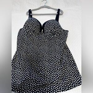 Boden Milos Tankini top in 34B . Navy blue and white.